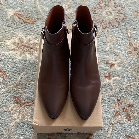 ✖️SOLD✖️Like-New Leather Coach Zip-up Booties - Brown - 7W - Picture 4 of 11